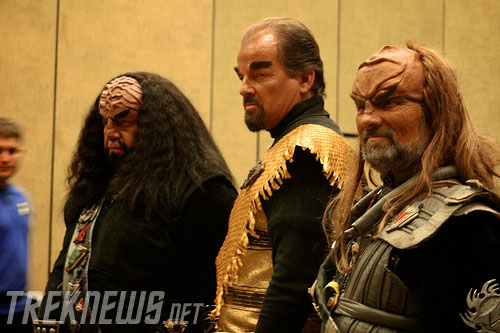 Klingons pose while fans snap a few photos