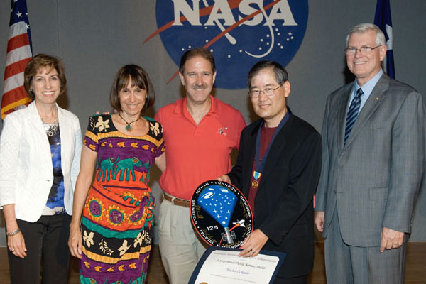 Michael Okuda receives the NASA Exceptional Public Service Medal