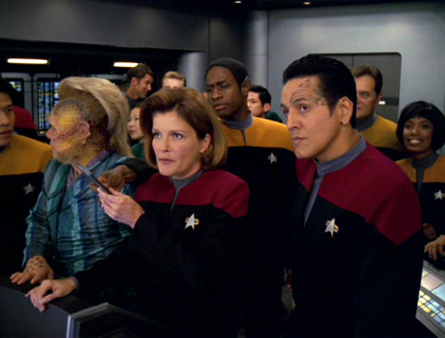 Robert Beltran and the cast of Star Trek: Voyager