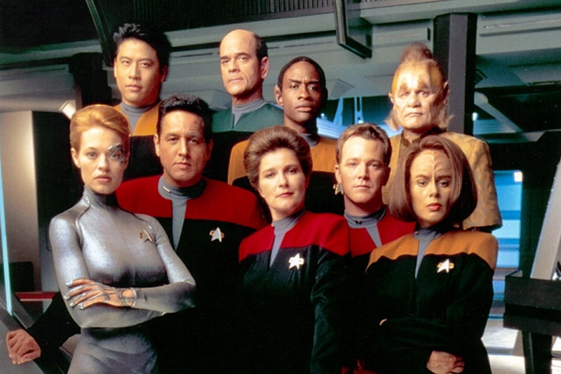 The Voyager cast in 2000