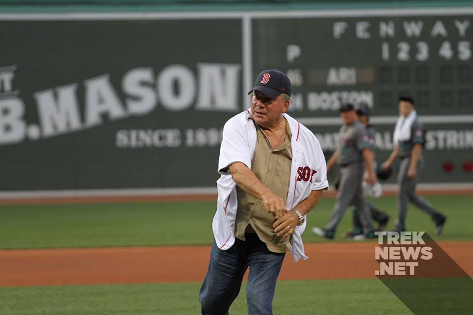 Shatner throws out the first pitch at Fenway Park