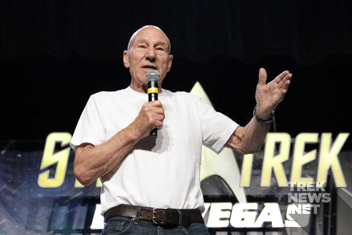 Patrick Stewart announces his return to Star Trek as Jean-Luc Picard at Star Trek Las Vegas