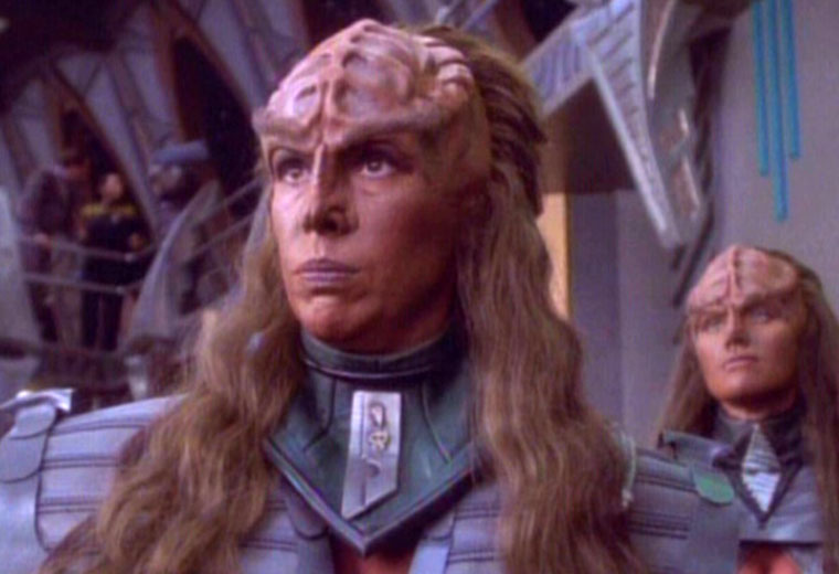 Barbara March, TNG, DS9’s Klingon Lursa, Passes Away at 65