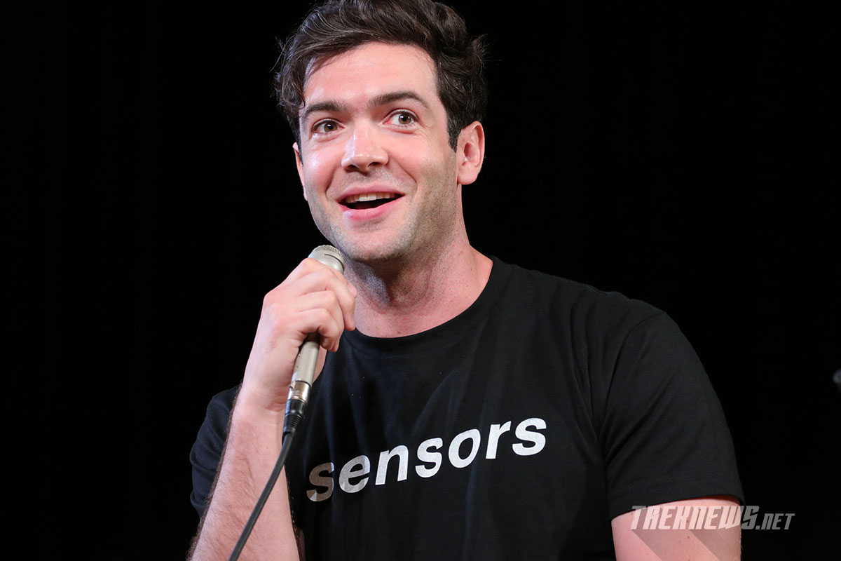 Ethan Peck discusses Spock’s beard