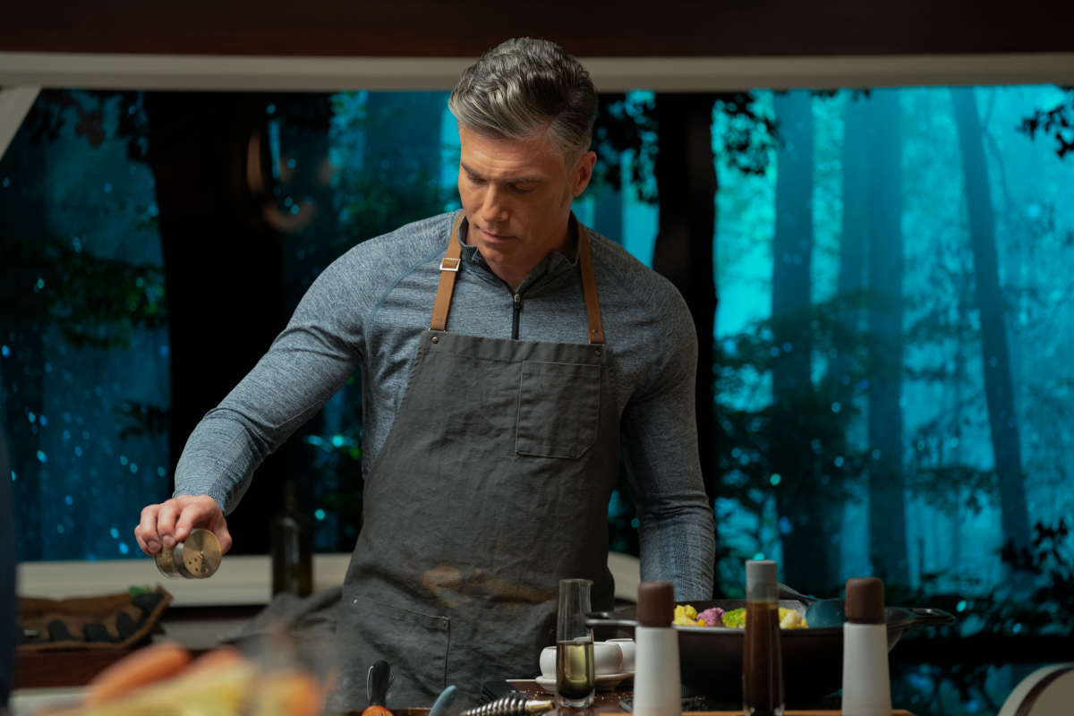 Anson Mount as Pike