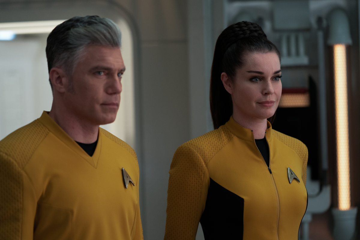 Anson Mount as Pike and Rebecca Romijn as Una